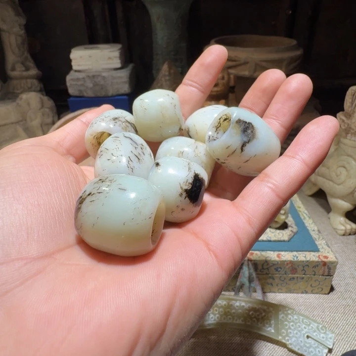 和田玉（糖玉）颈饰未镶嵌彭***青