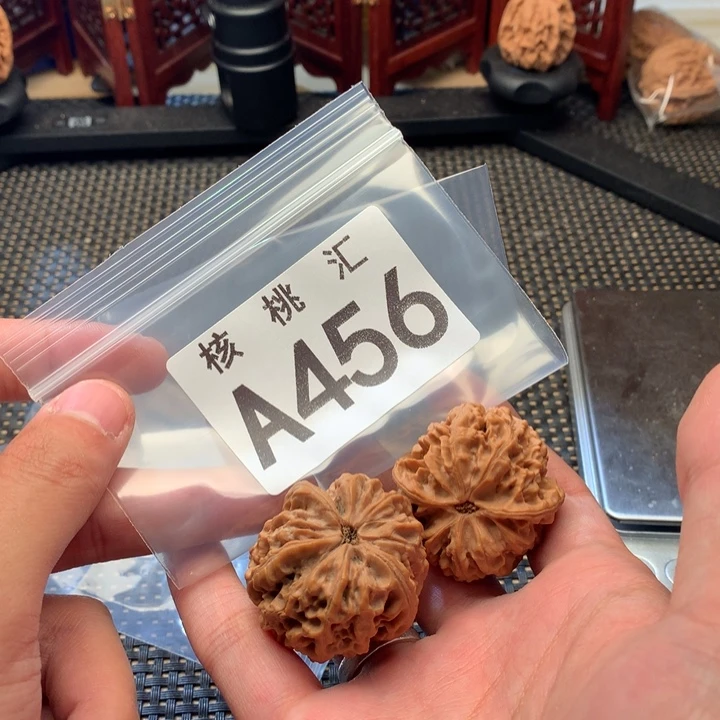 文玩核桃吊坠龙纹