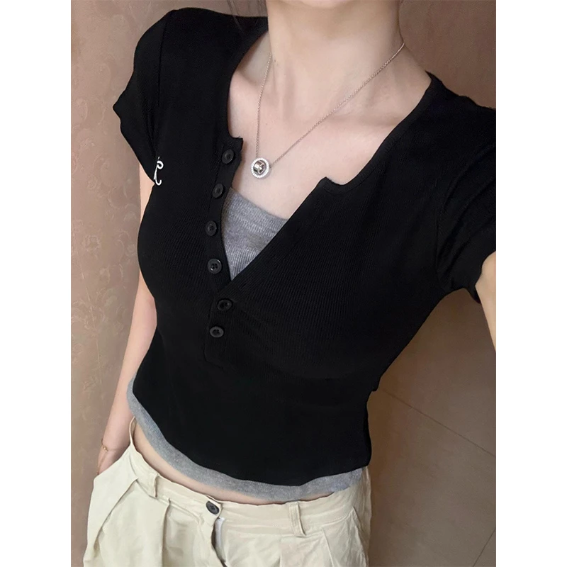 纯欲v领黑色假两件正肩短袖t恤女夏季设计感修身撞色拼接短款上衣
