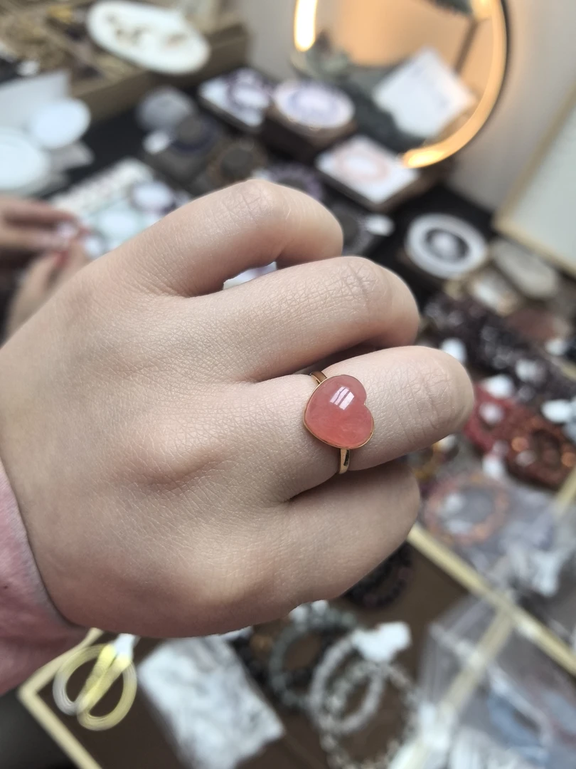 天然红纹石爱心戒指18k镶嵌