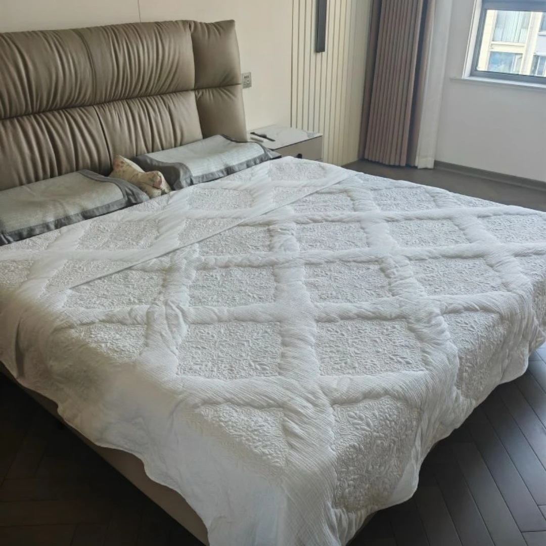 小华约230*250白色欧花刺绣棉床盖发1微微瑕