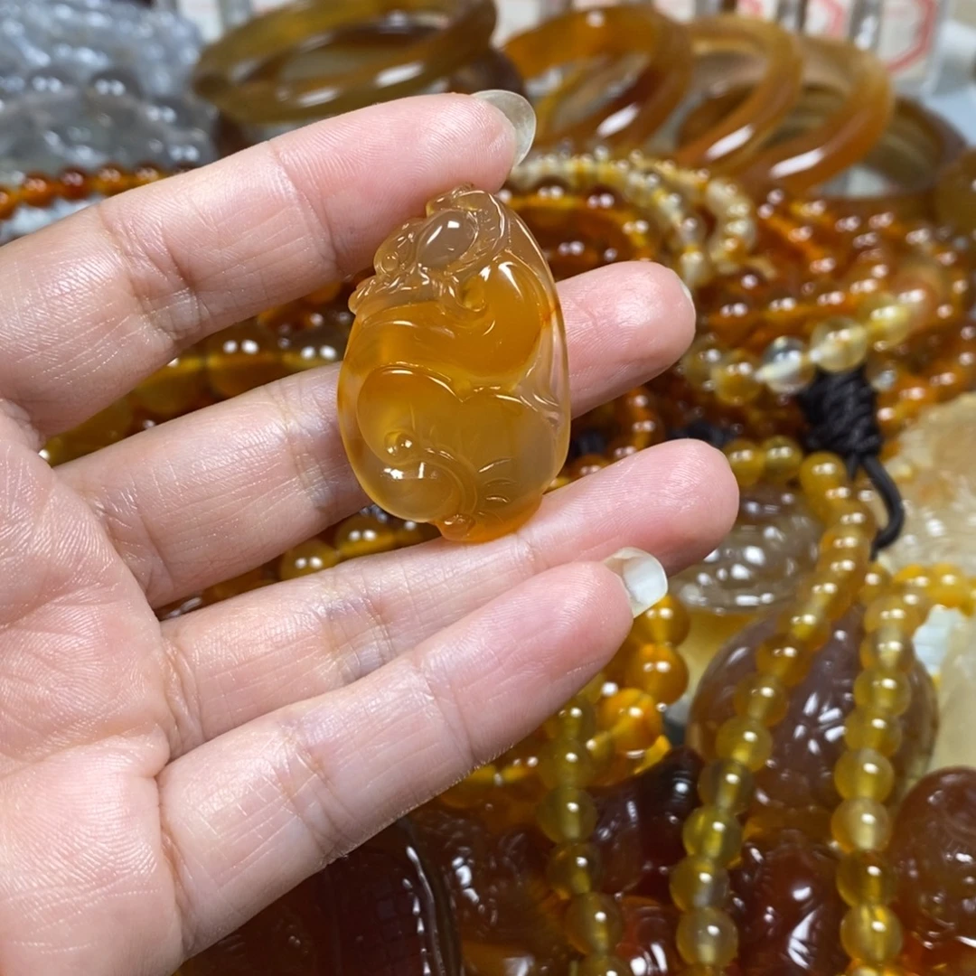 玛瑙/玉髓未镶嵌玛瑙吊坠