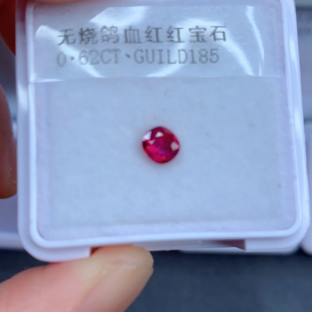 未镶嵌0.62克拉裸石红宝石