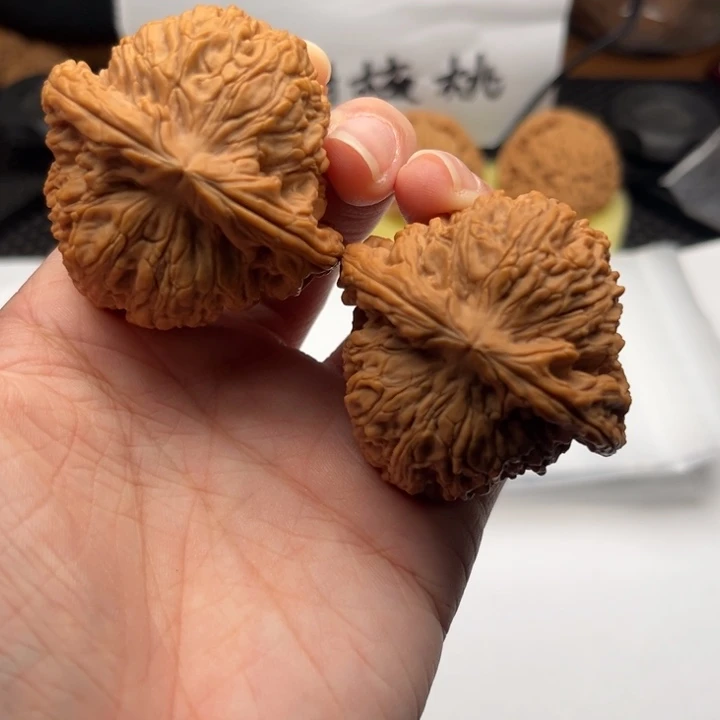 文玩核桃吊坠南疆47