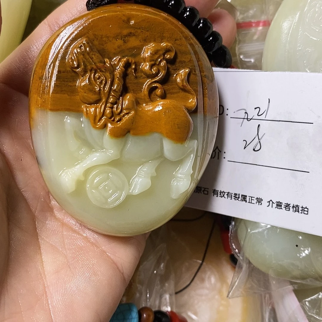 石材用****遇古青石手把件