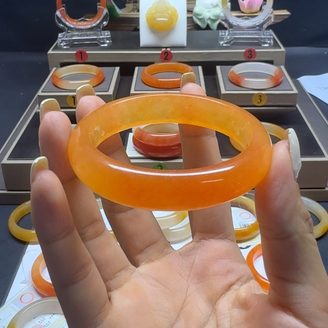 小***）石英质玉（黄龙玉）未镶嵌手镯