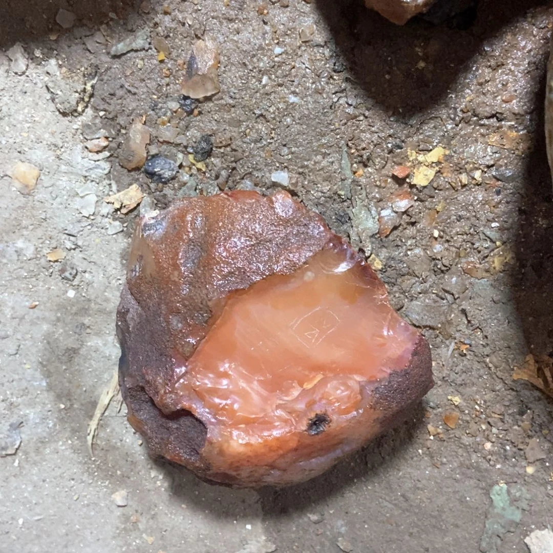 鱼***定制玛瑙原石切开不退