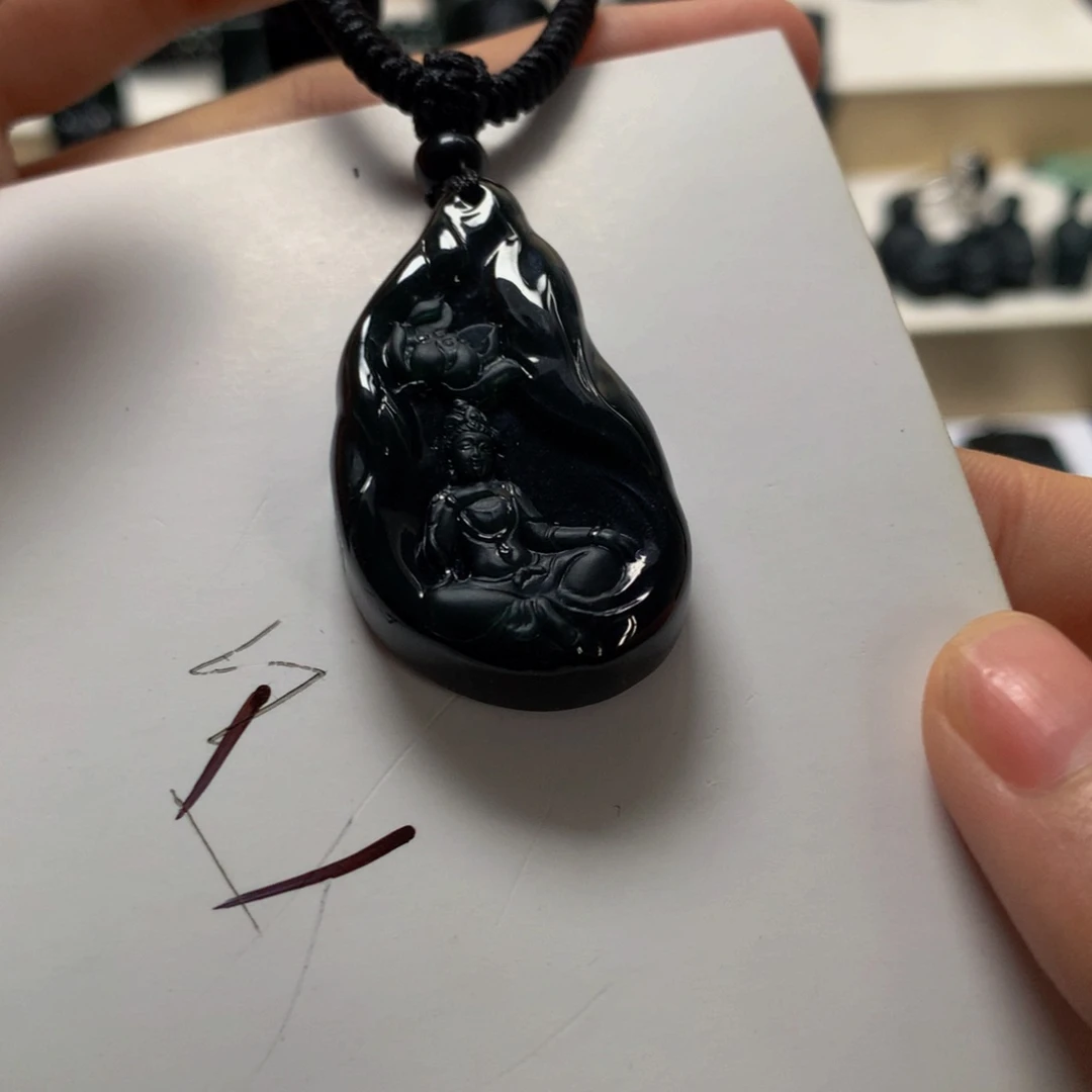 翡翠未镶嵌颈饰观音