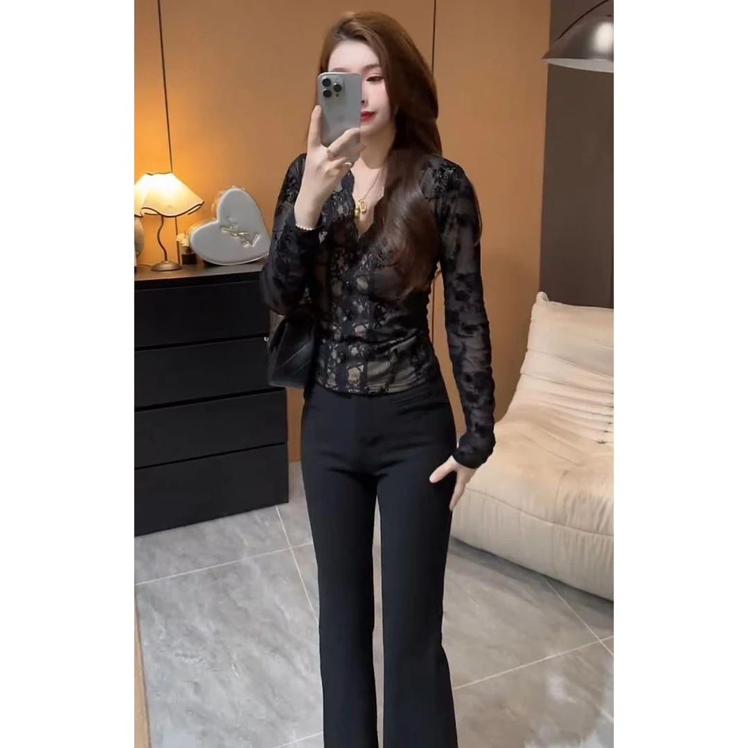 辣妹性感V领打底蕾丝衫女秋冬新款设计感修身显瘦内搭长袖上衣潮