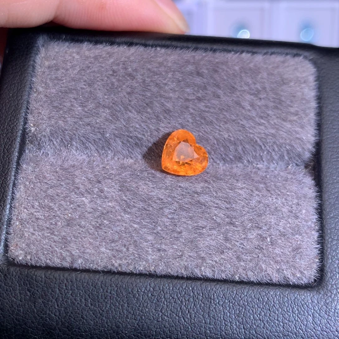 未镶嵌裸石石榴石（芬达石）2.345ct