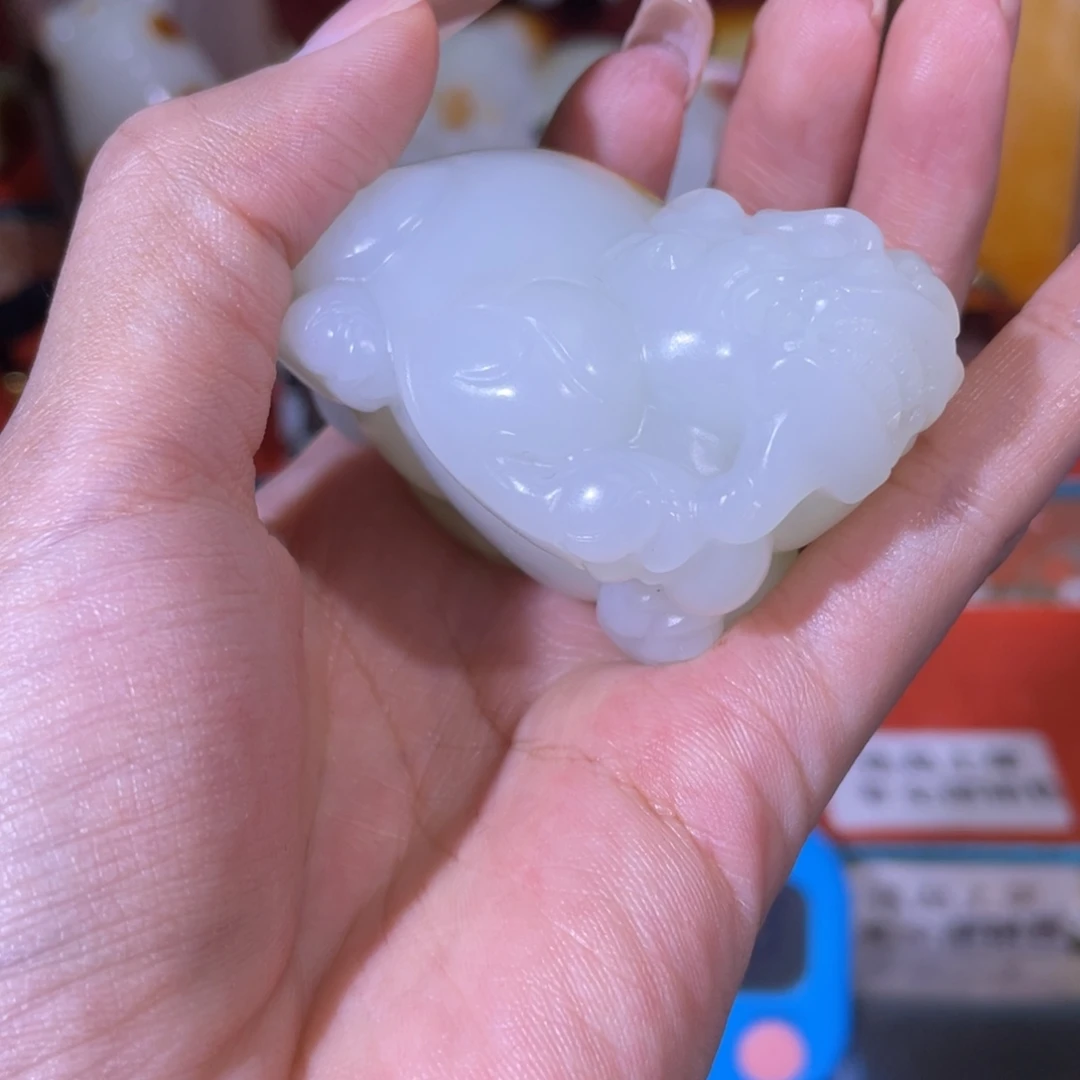 厚***。和田玉未镶嵌把件