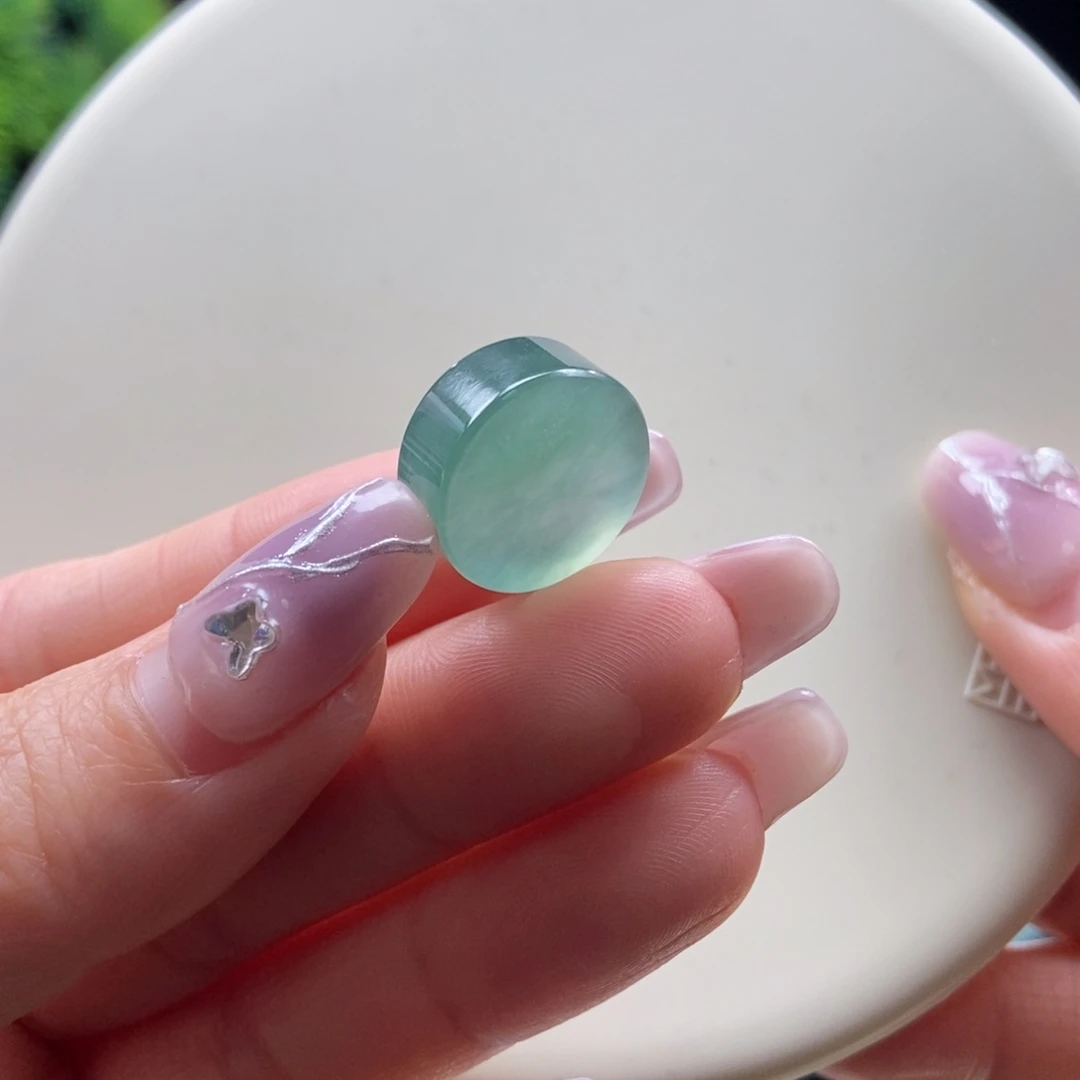 翡翠颈饰未镶嵌翡翠湖水绿平扣