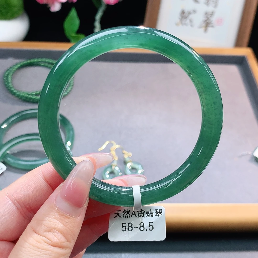 未镶嵌手镯（圆镯）翡翠