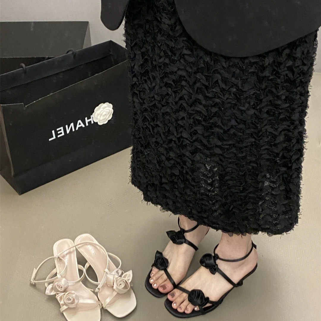 法式玫瑰花缎面一字带细跟露趾凉鞋款高跟一字扣女鞋子