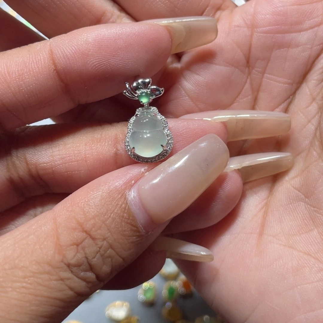 吊坠(不含链)18K金镶嵌翡翠