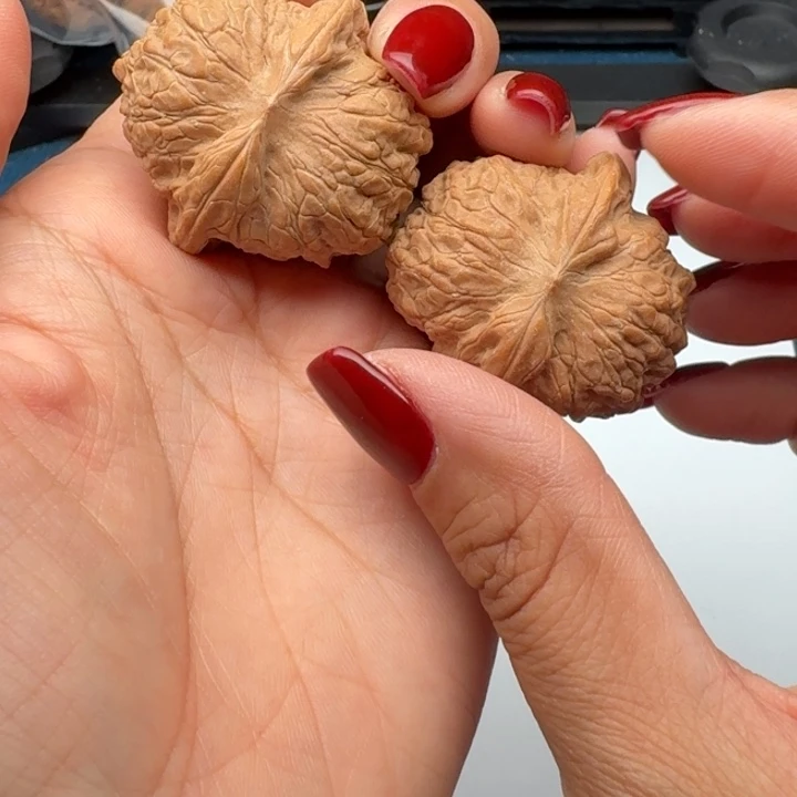 吊坠桃核文玩雪麒麟