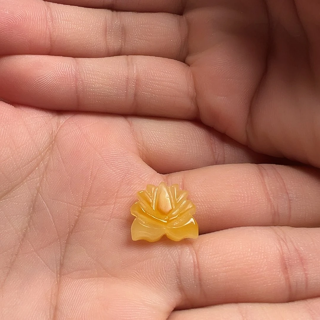 蜜蜡颈饰未镶嵌莲花提溜吊坠