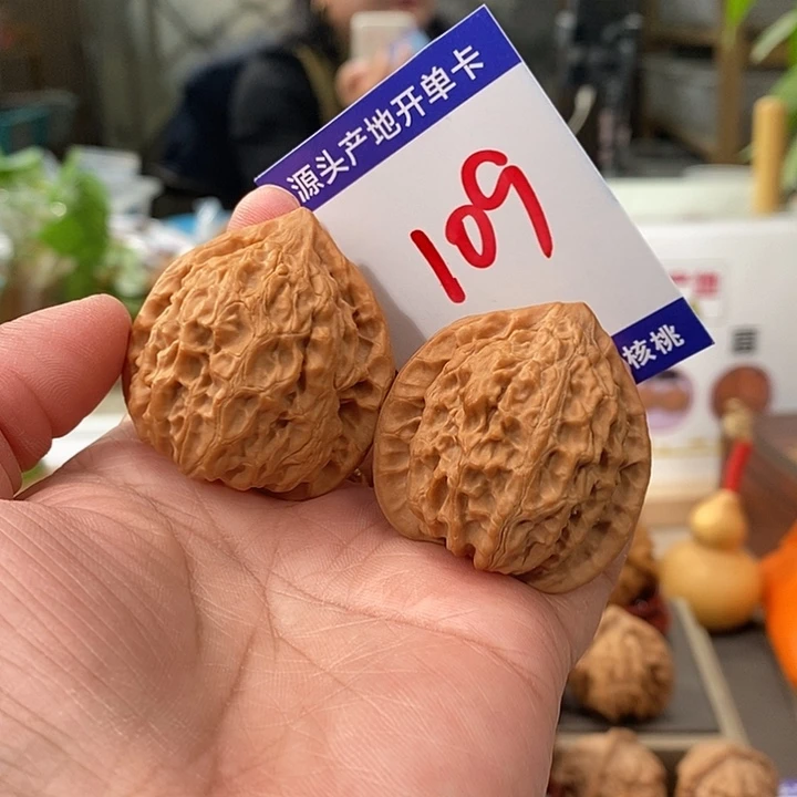 文玩核桃把件39金牛109号