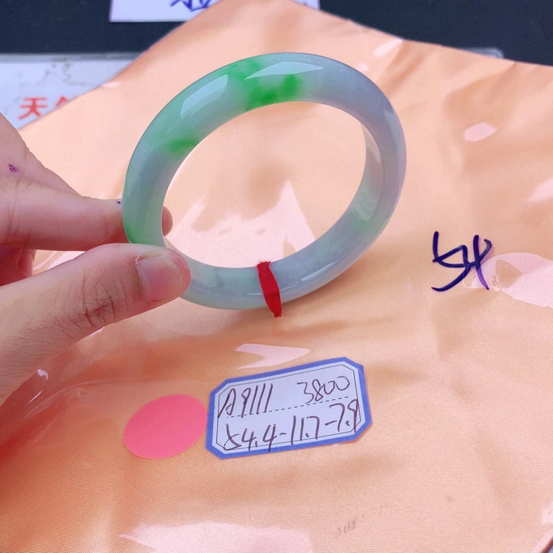 翡翠手镯未镶嵌我