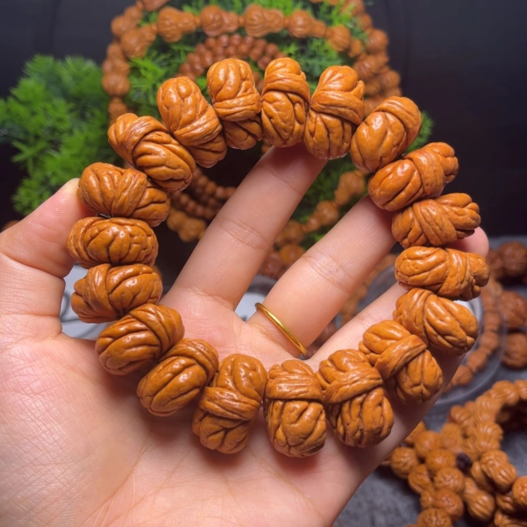 刘***人桃核吊坠龙纹桃核