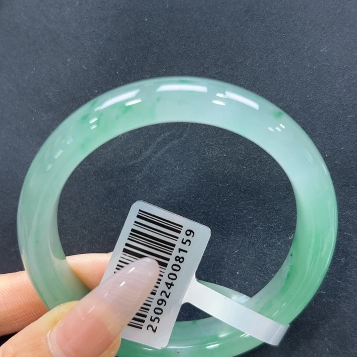 未镶嵌手镯石英质玉
