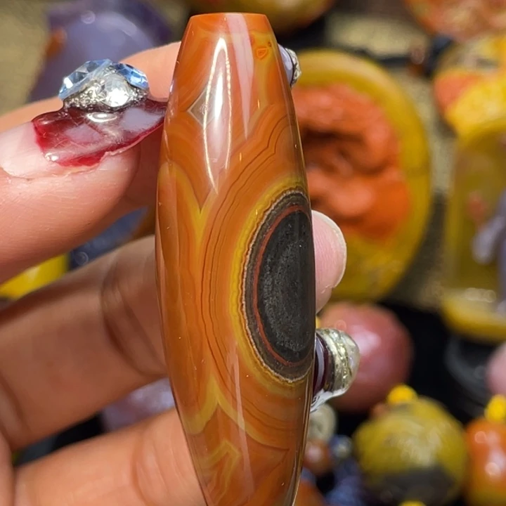 玛瑙/玉髓未镶嵌珠宝奇石品质红丝一线天珠2600米