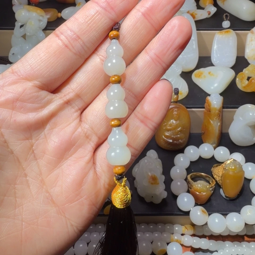 和田玉未镶嵌车挂