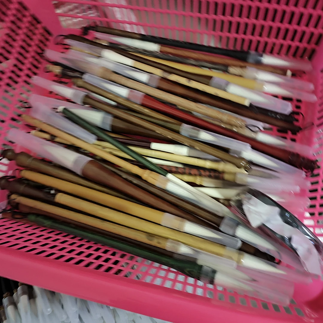 清理一些孤品毛笔 个别笔杆有瑕疵 大笔小笔随机发