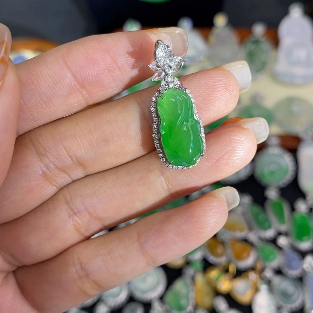 翡翠18K金镶嵌颈饰A货翡翠