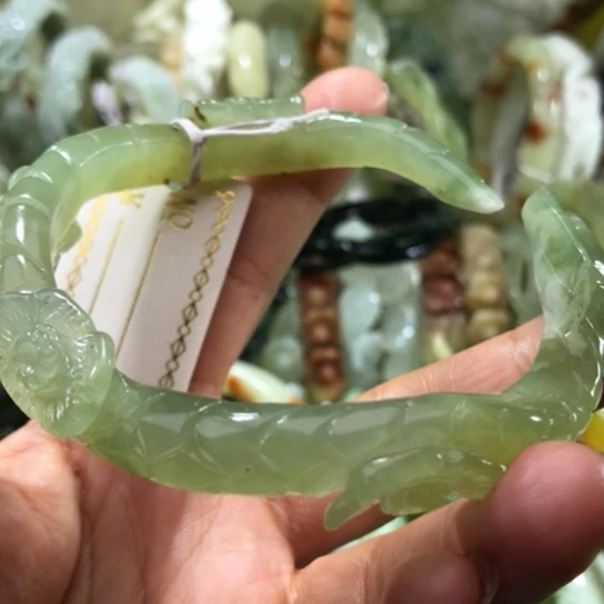 岫玉未镶嵌手镯62口径