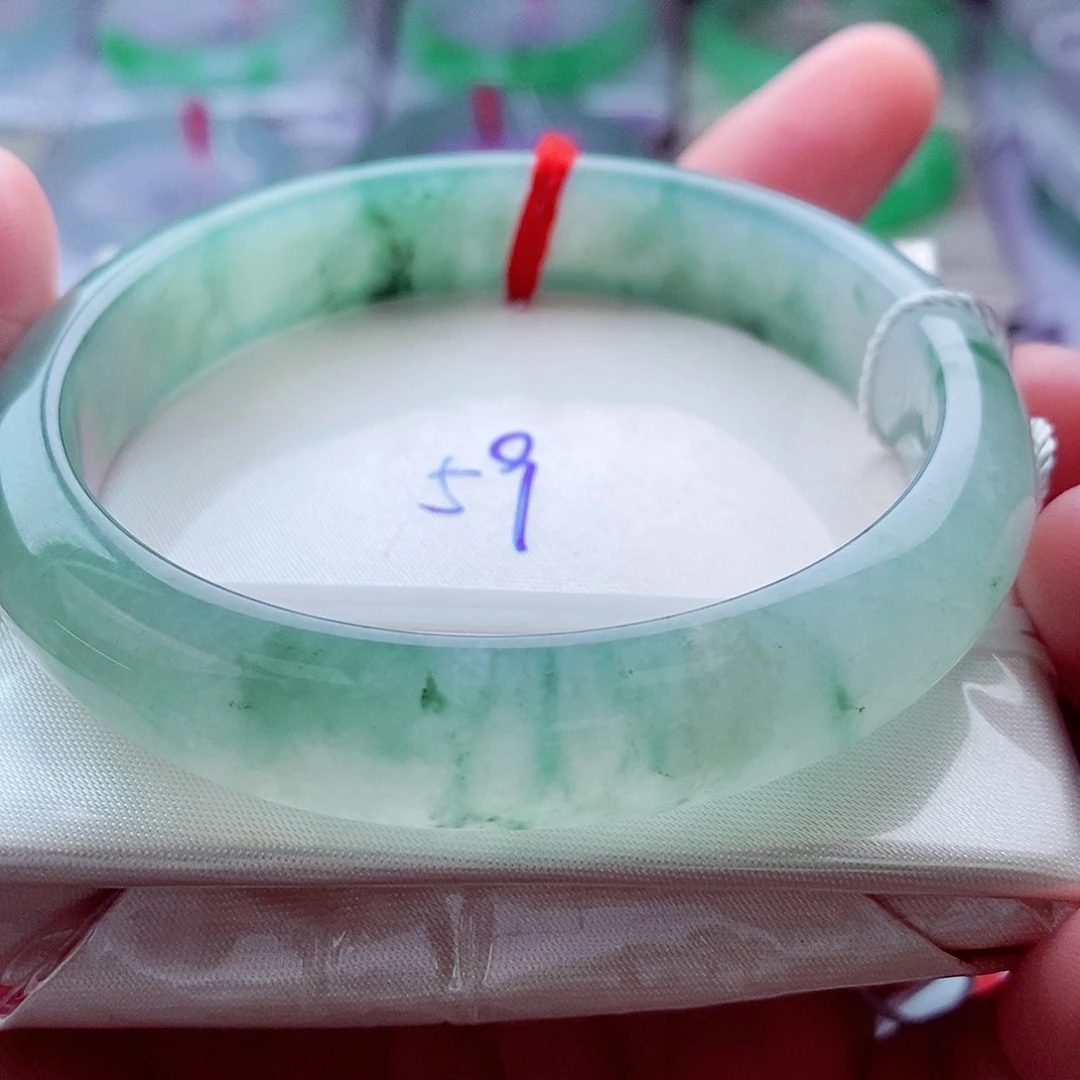 翡翠手镯（圆镯）未镶嵌小冰种飘花