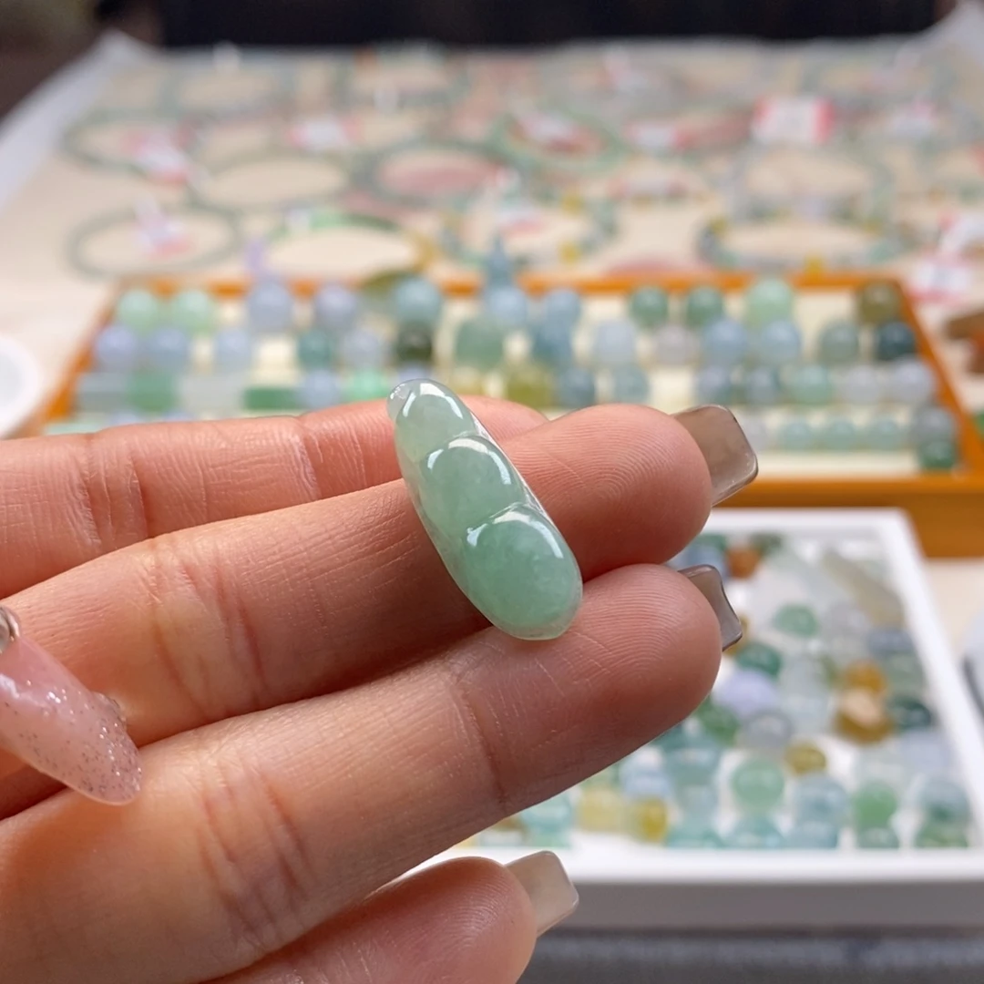 翡翠散珠天然翡翠福豆22.9×8.5×5.1