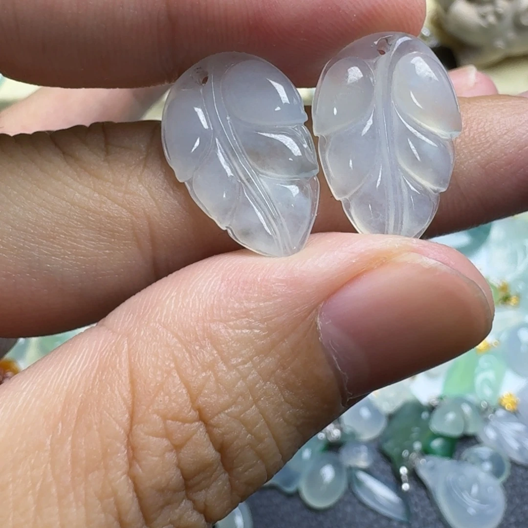 翡翠未镶嵌颈饰小叶子一对