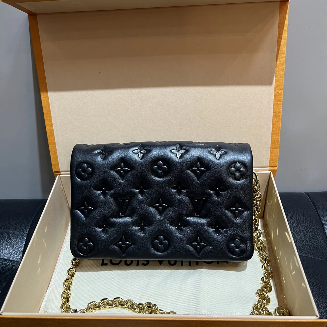 99新 LV LV Pochette Coussin 浮雕印花全皮链条woc芯片款