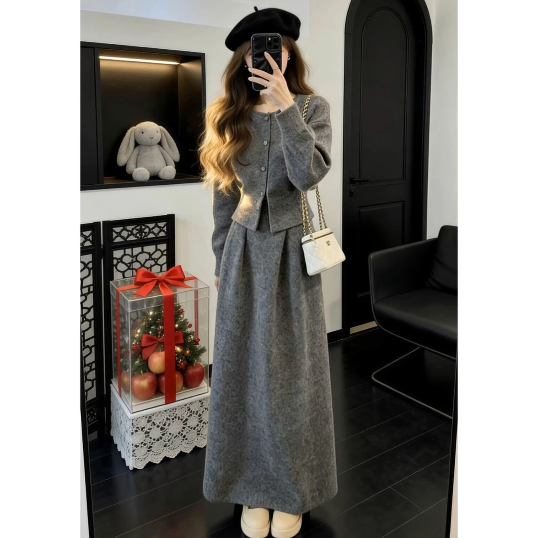 灰色毛衣连衣裙子女秋冬2026新款巨好看穿搭一整套装长裙新年战袍