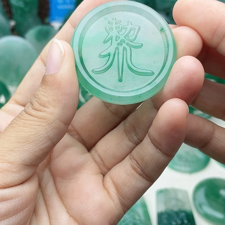 未镶嵌定制石英质玉（非洲翠）金**囊