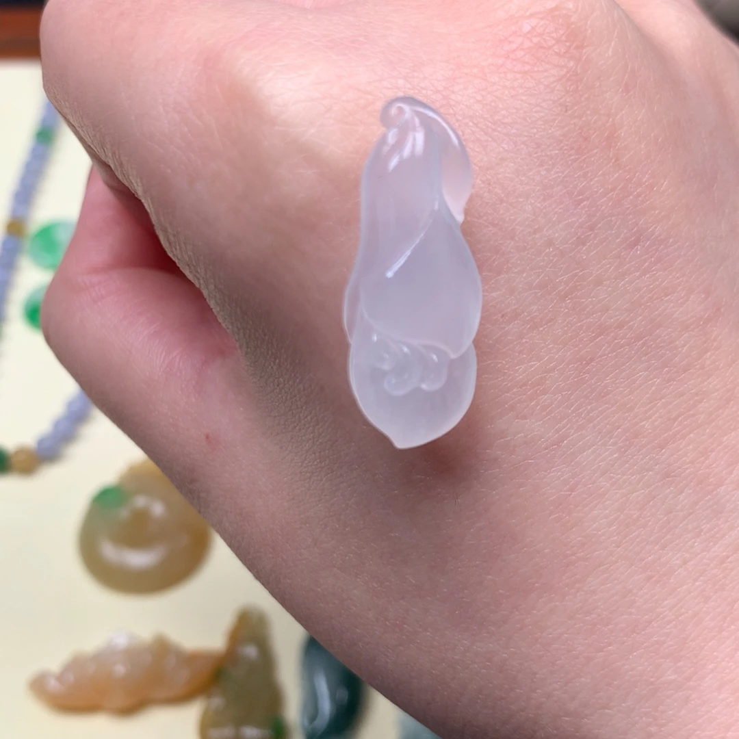 定制翡翠未镶嵌玉兰花