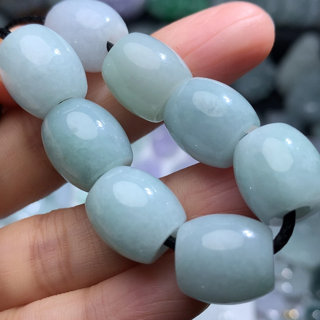 翡翠未镶嵌颈饰，多样性发其一