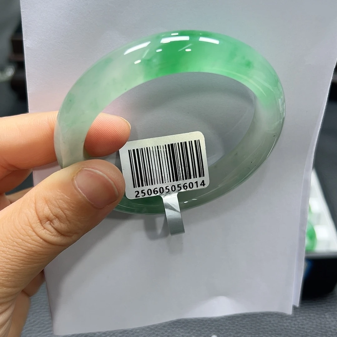 J***2石英质玉手镯未镶嵌