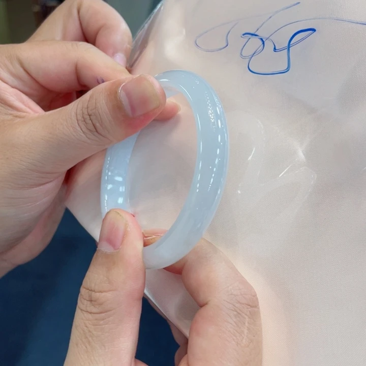 翡翠手镯未镶嵌手镯