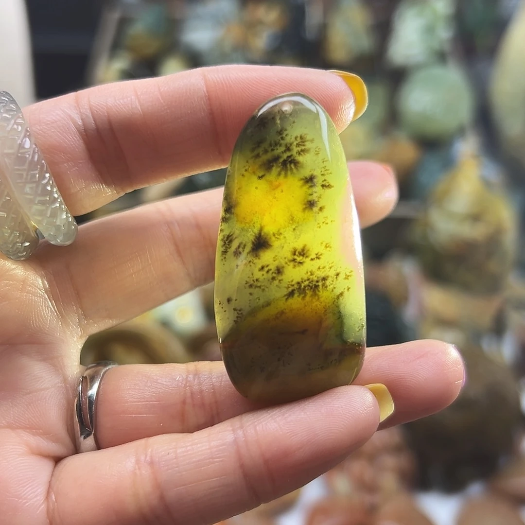 岫玉未镶嵌颈饰花玉水草挂坠