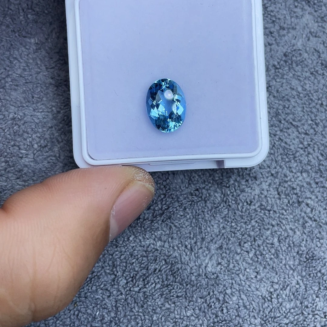 裸石海蓝宝石2.562Ct。
