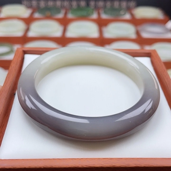 和田玉手镯未镶嵌暴风雪半山水烟紫