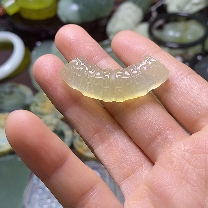 岫玉未镶嵌吊坠(赠链)