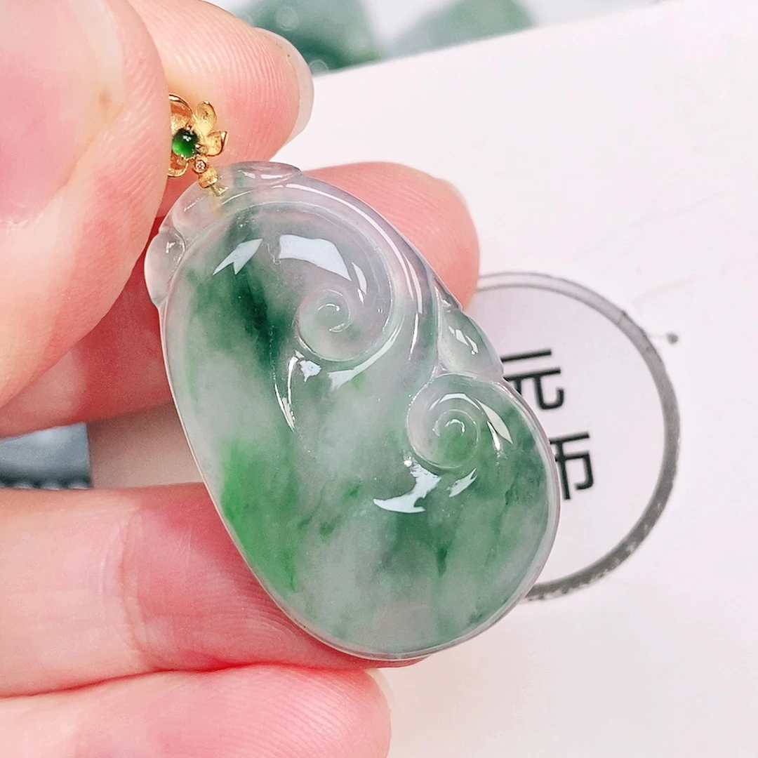 翡翠18K金镶嵌颈饰