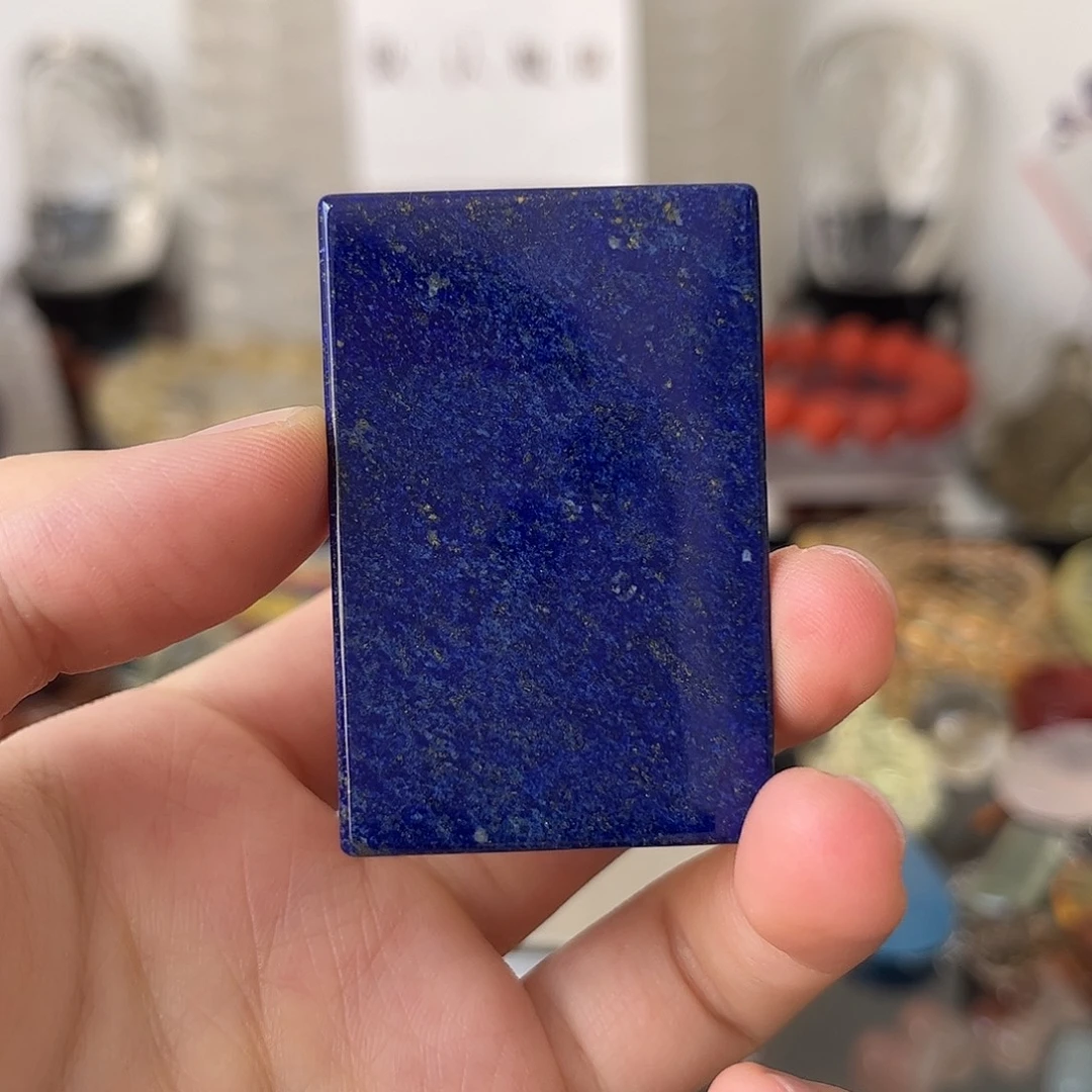 青金石未镶嵌颈饰矿坑