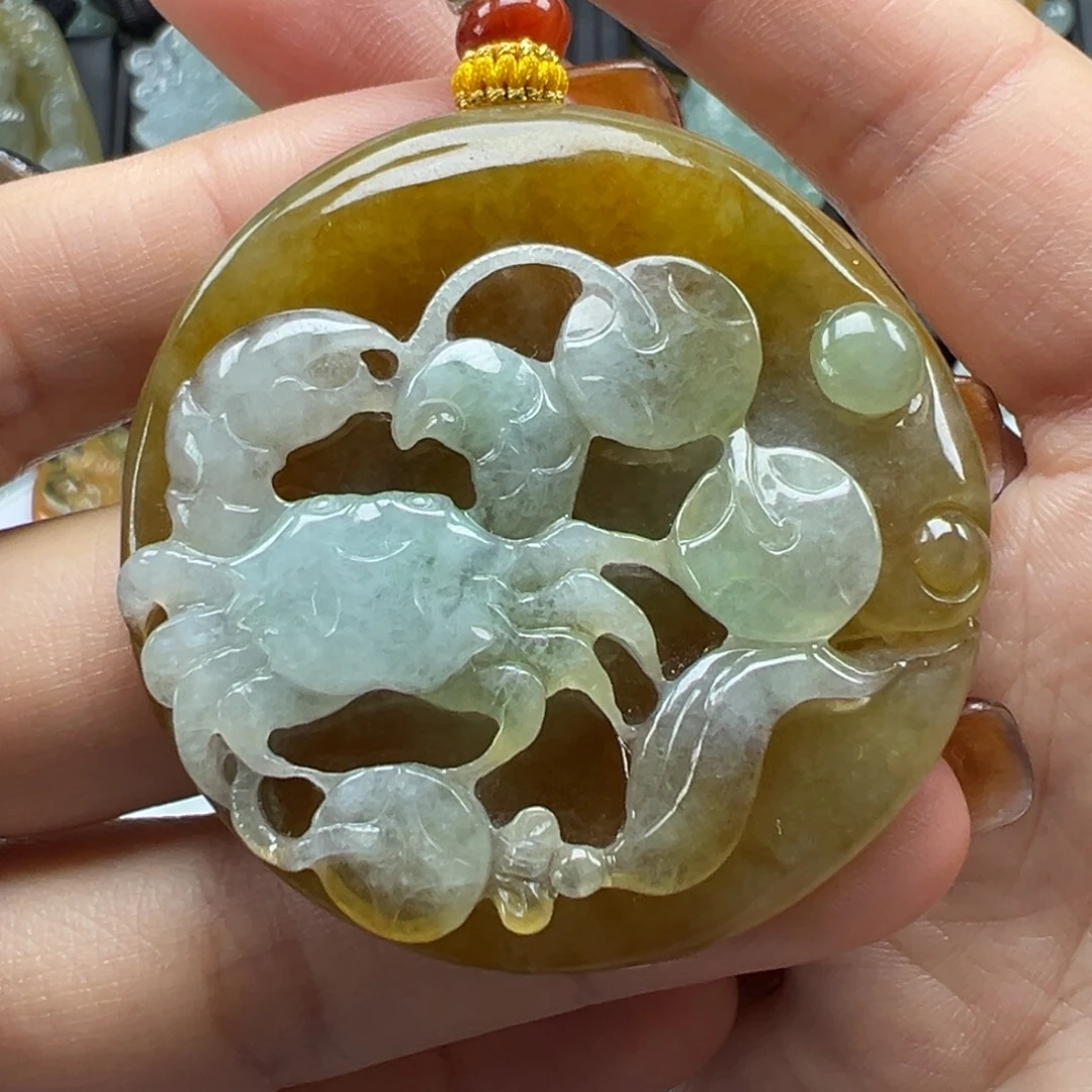 翡翠未镶嵌颈饰八方来财
