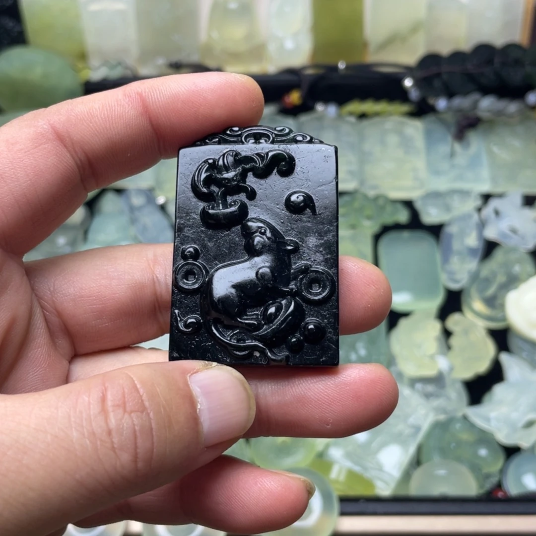 未镶嵌蛇纹石玉颈饰