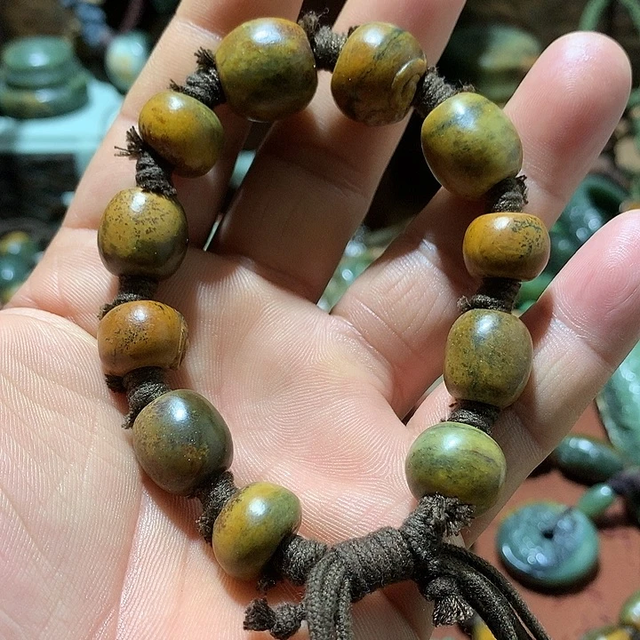 未镶嵌岫岩河磨玉（透闪石质玉）挂件