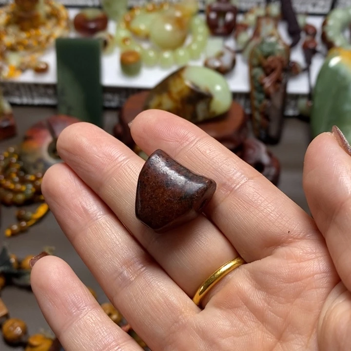 未镶嵌岫岩河磨玉（透闪石质玉）珠宝奇石